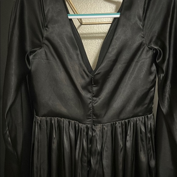 Black Plunge Neck Bishop Sleeve Gown - Picture 6 of 14